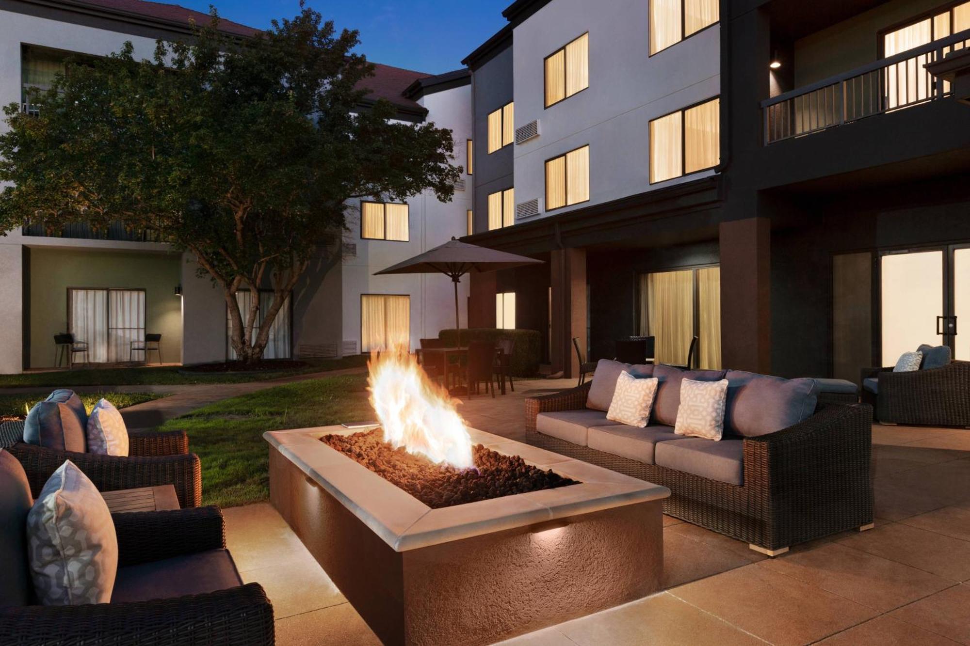 Courtyard By Marriott Tulsa Central Exteriér fotografie