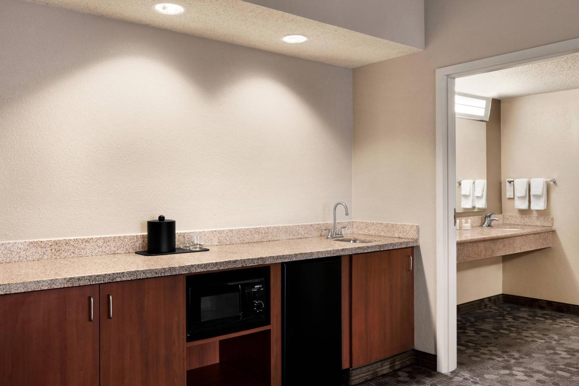 Courtyard By Marriott Tulsa Central Exteriér fotografie